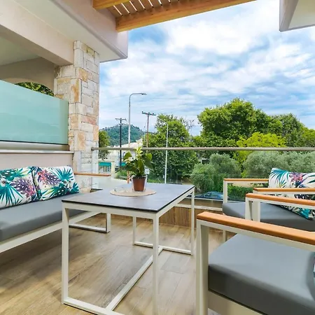 Maria Elena لايميناس