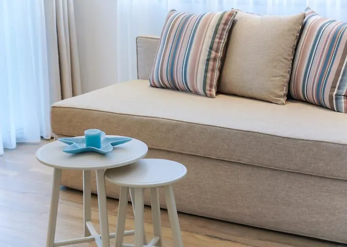 Aparthotel Maria Elena 4*